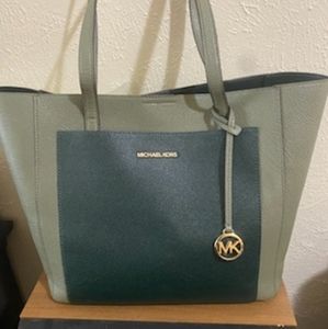Michael kors tote